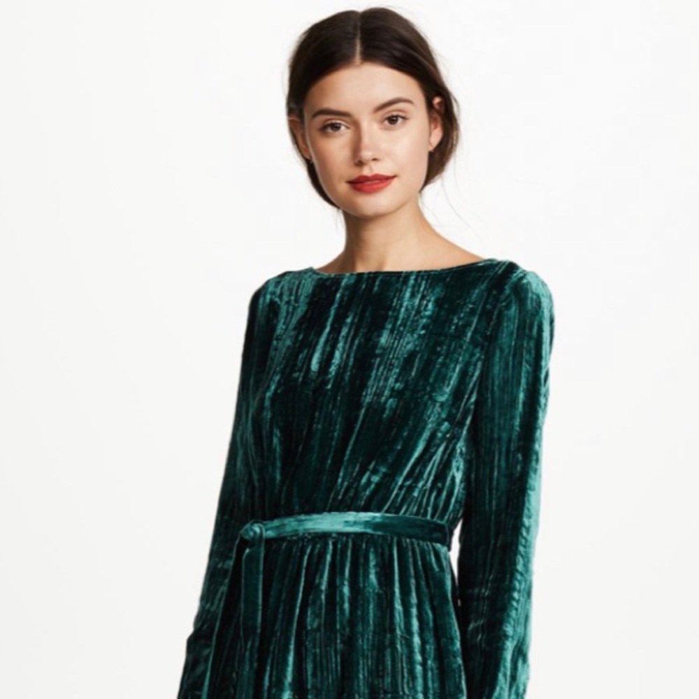 Stunning Emerald Green Velvet Dress